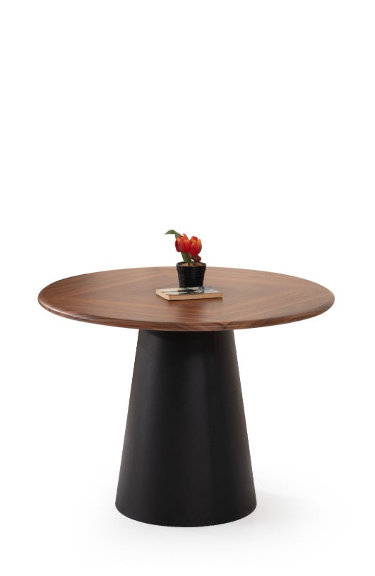 T1402 Runder Tisch aus Nussbaumholz