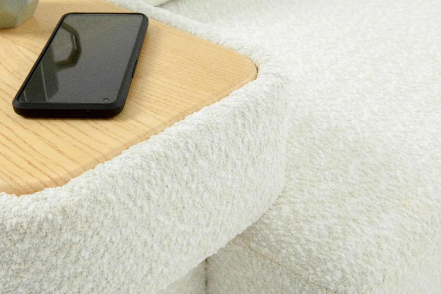 A0120 Sessel mit integrierter Ablage