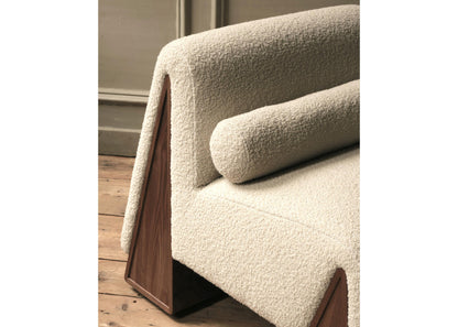 A0132 Sessel mit Nussbaum-Details