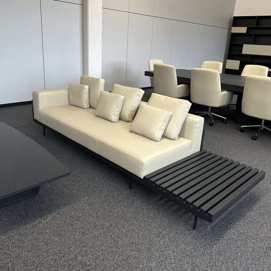 S2014 Ledersofa mit integriertem Seitentisch