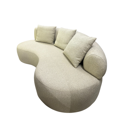 S2018 Bouclé-Sofa mit geschwungener Form