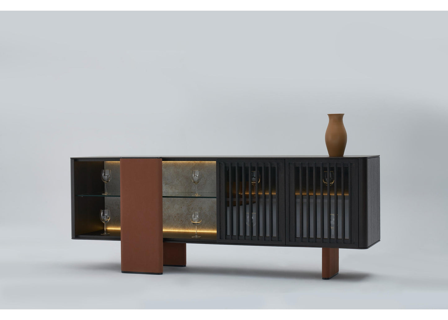 SB1207 Sideboard mit Glas und Lederakzenten