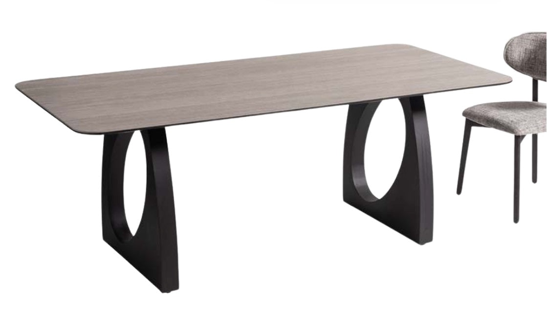 T1503 Rechteckiger Esstisch mit dunklem Fuss