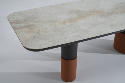 T1202 Esstisch mit Keramikplatte und Lederdetails