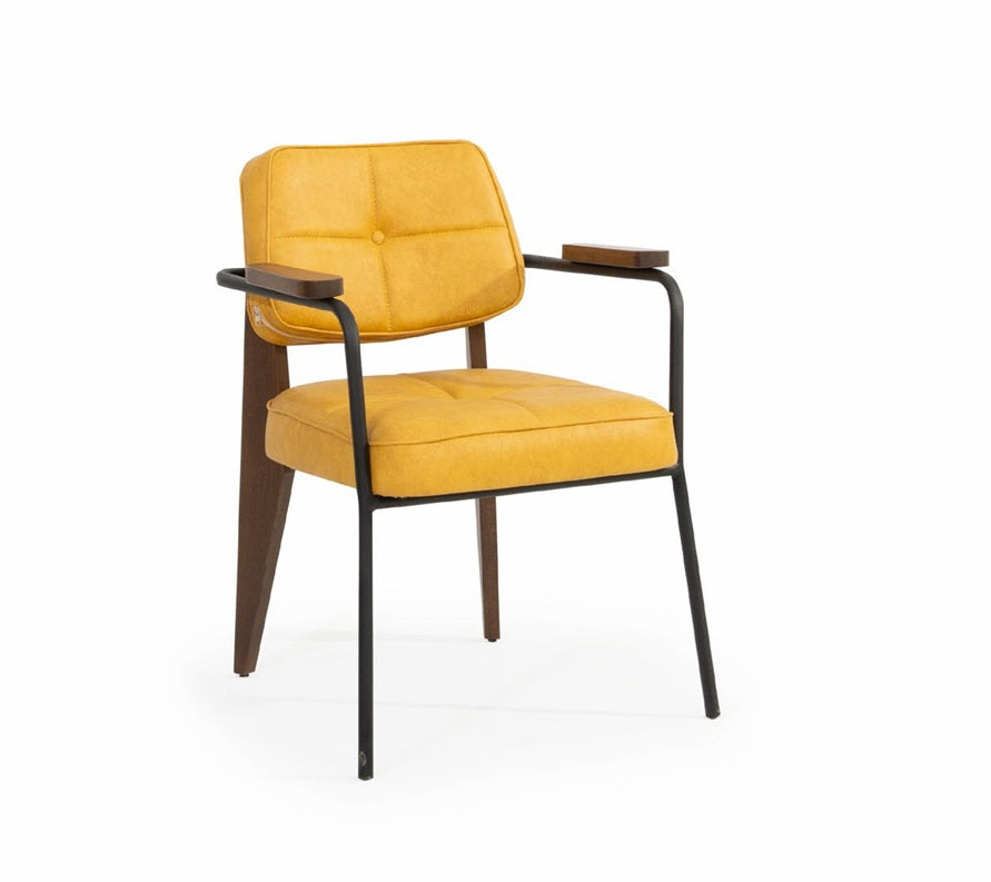 C0208 Stuhl mit Metallarmen